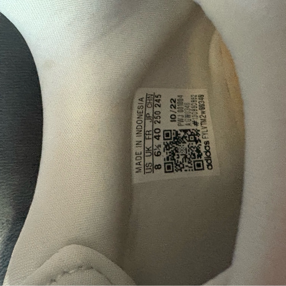 Adidas White and Black Sneakers - Picture 6 of 6